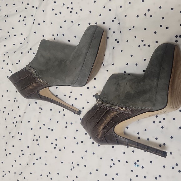 Michael Kors high heel booties, size 9 - Picture 8 of 8
